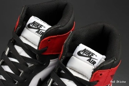 Jordan Cozy 317 Toe 1 555088-125 Retro Black 0801
